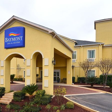 Baymont By Wyndham Pearsall Exterior photo
