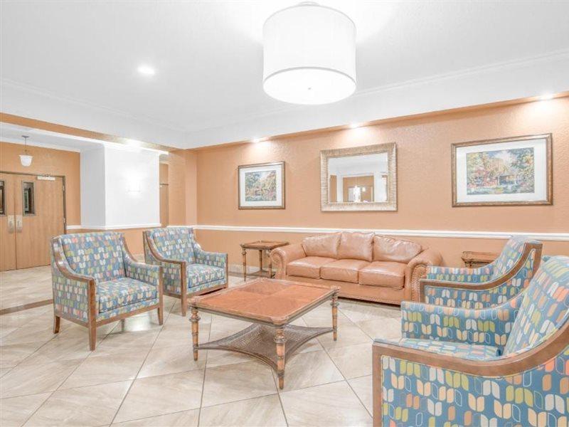 Baymont By Wyndham Pearsall Exterior photo