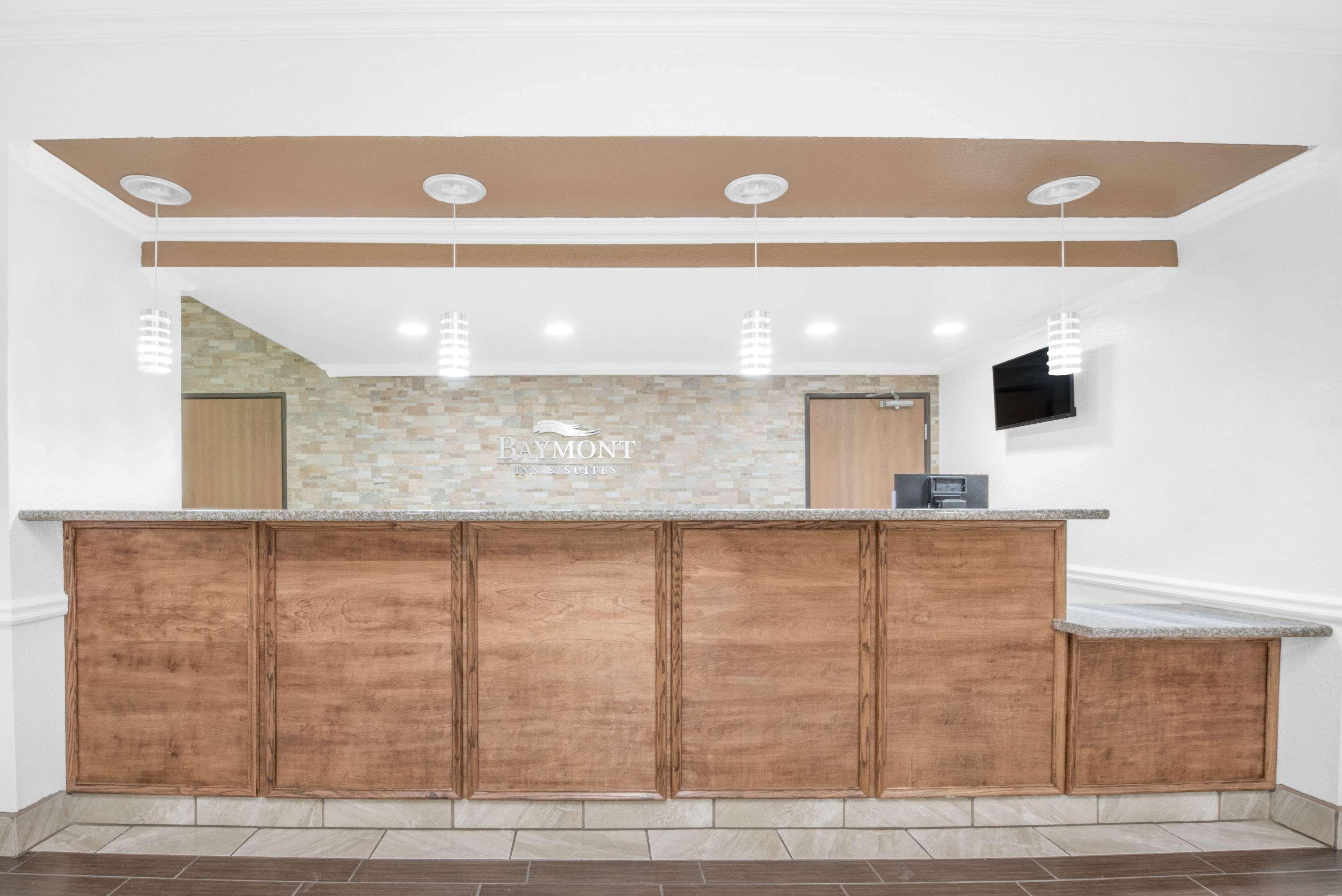 Baymont By Wyndham Pearsall Exterior photo