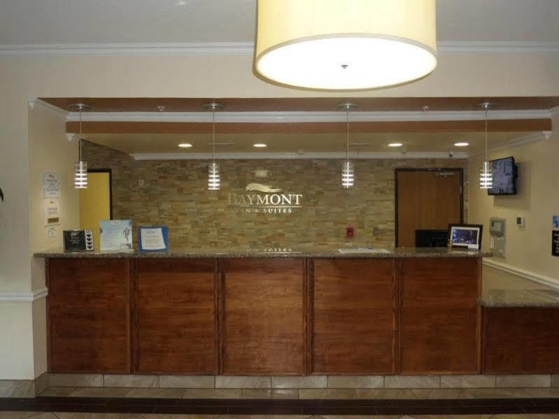Baymont By Wyndham Pearsall Exterior photo